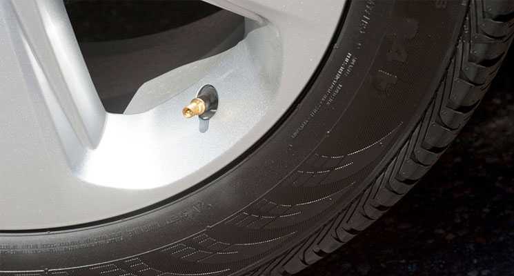Trocar a válvula quando for trocar o pneu – É realmente necessário?